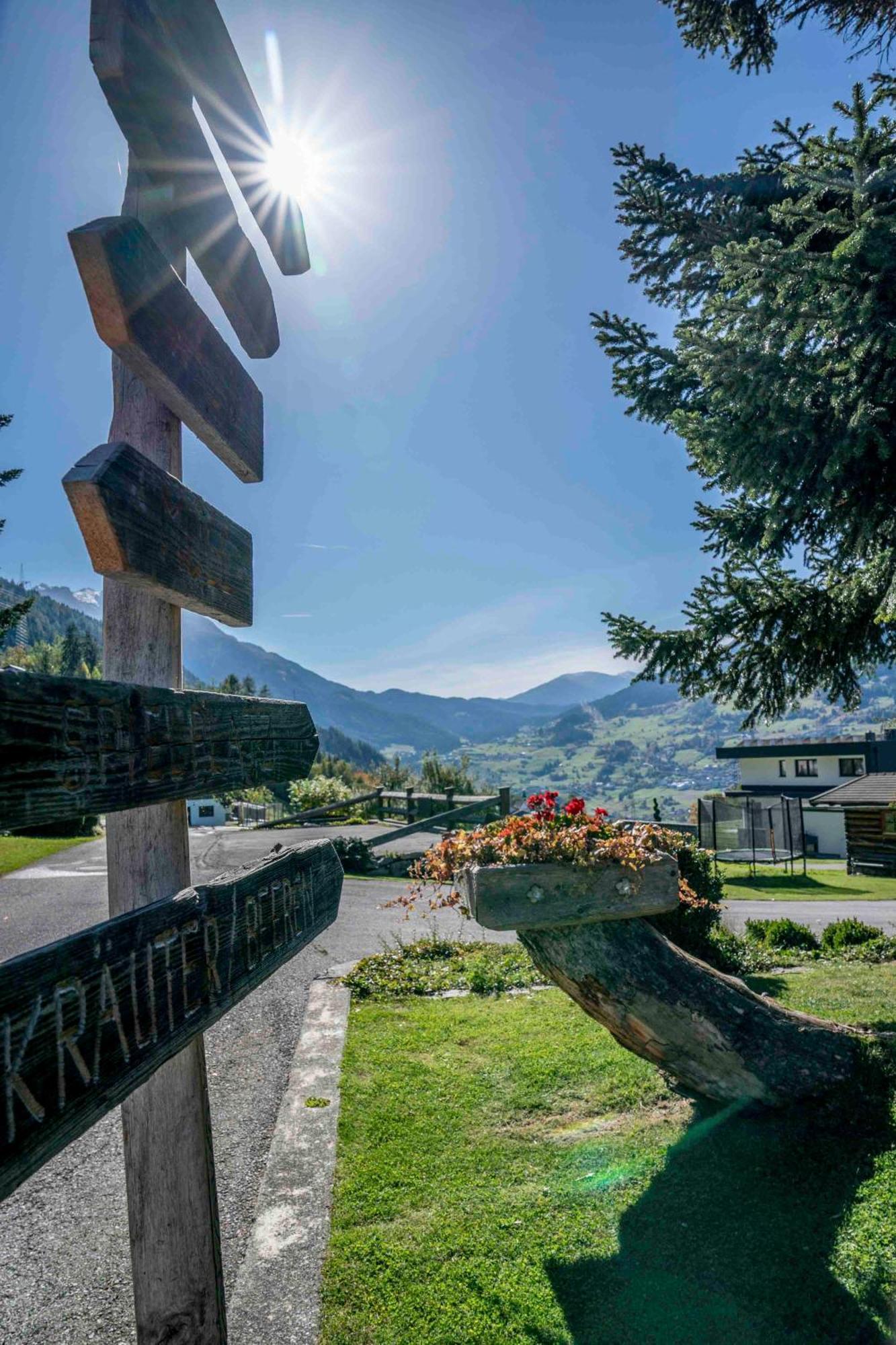 Ferienwohnungen Monja Und Dietmar Thoeni Arzl im Pitztal Exterior photo