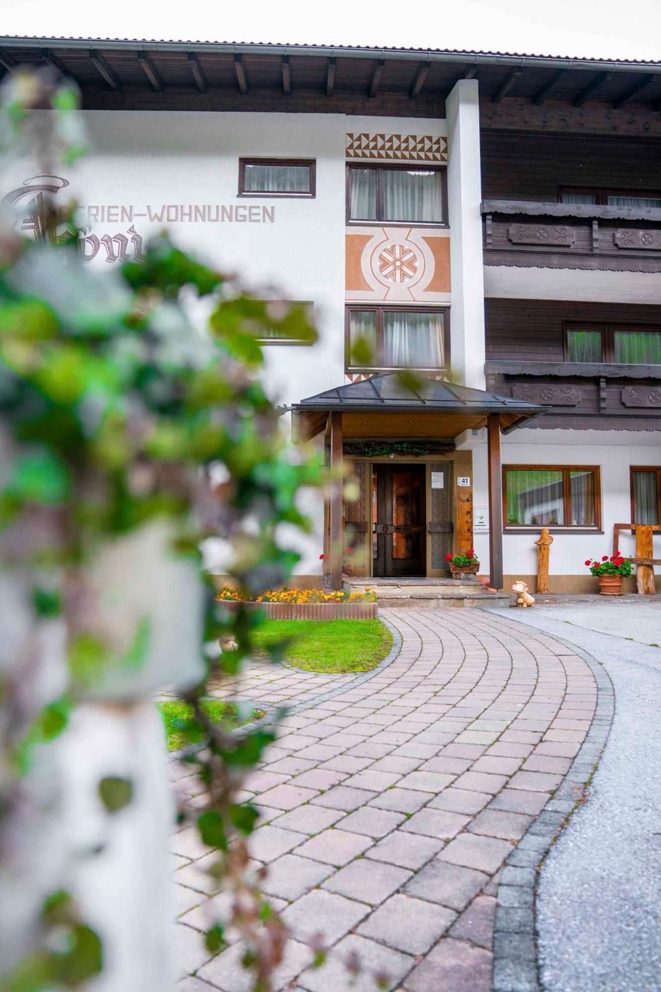 Ferienwohnungen Monja Und Dietmar Thoeni Arzl im Pitztal Exterior photo